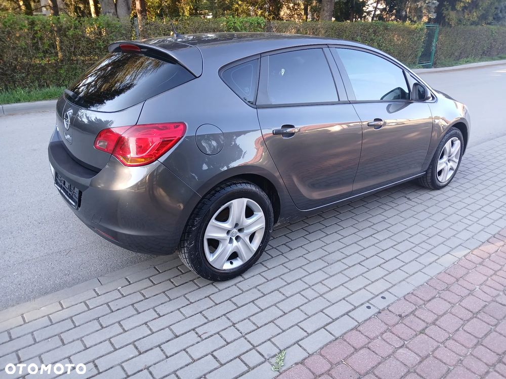 Opel Astra 1.6 Design Edition - 12