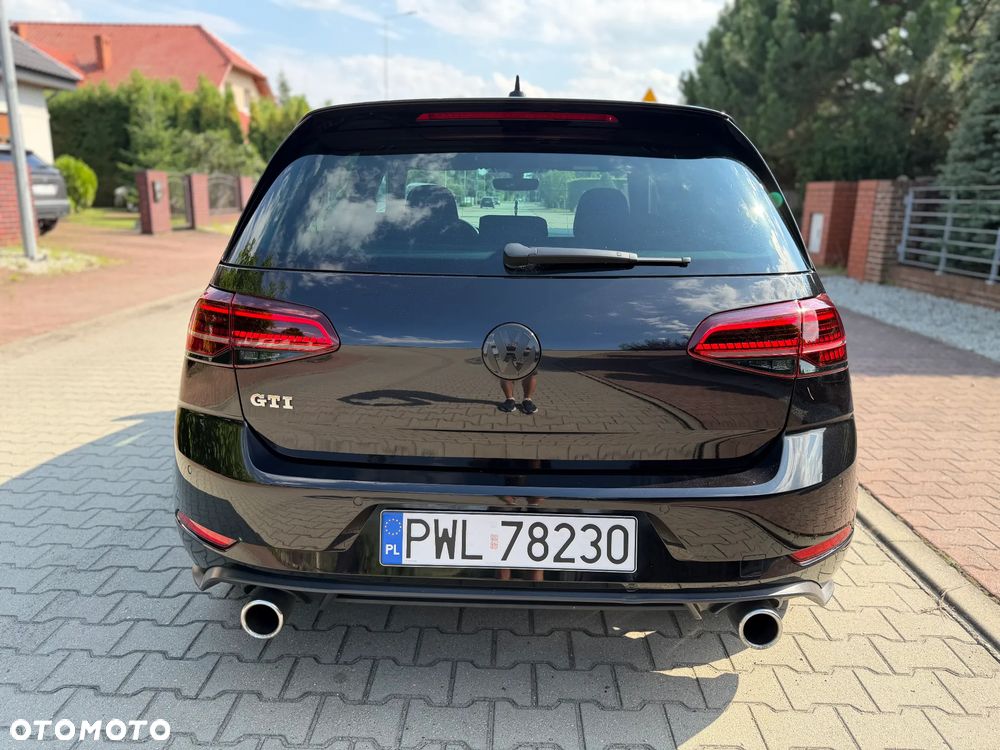 Volkswagen Golf - 29