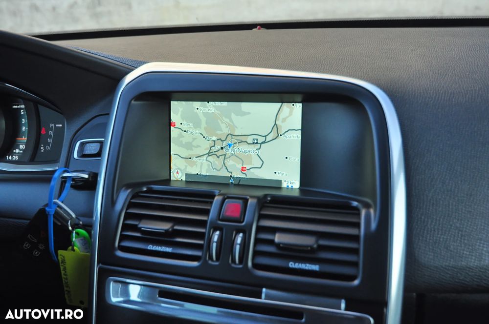 Volvo XC 60 D5 AWD Geartronic Momentum - 22