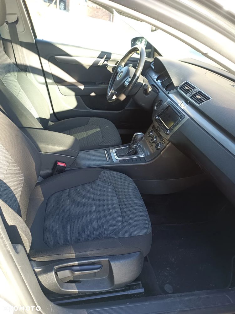 Volkswagen Passat 2.0 TDI DPF DSG Highline - 9