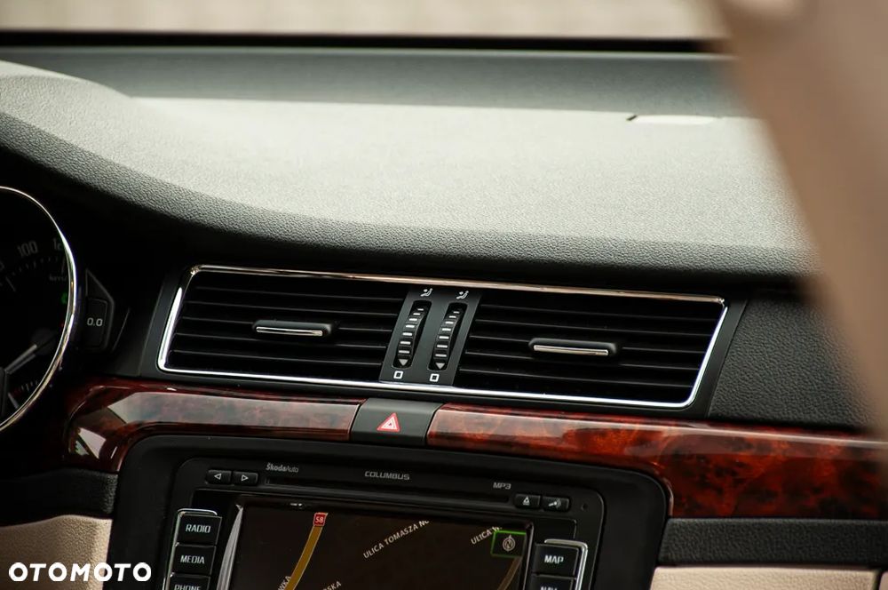 Skoda Superb 2.0 TDI DSG Exclusive - 19