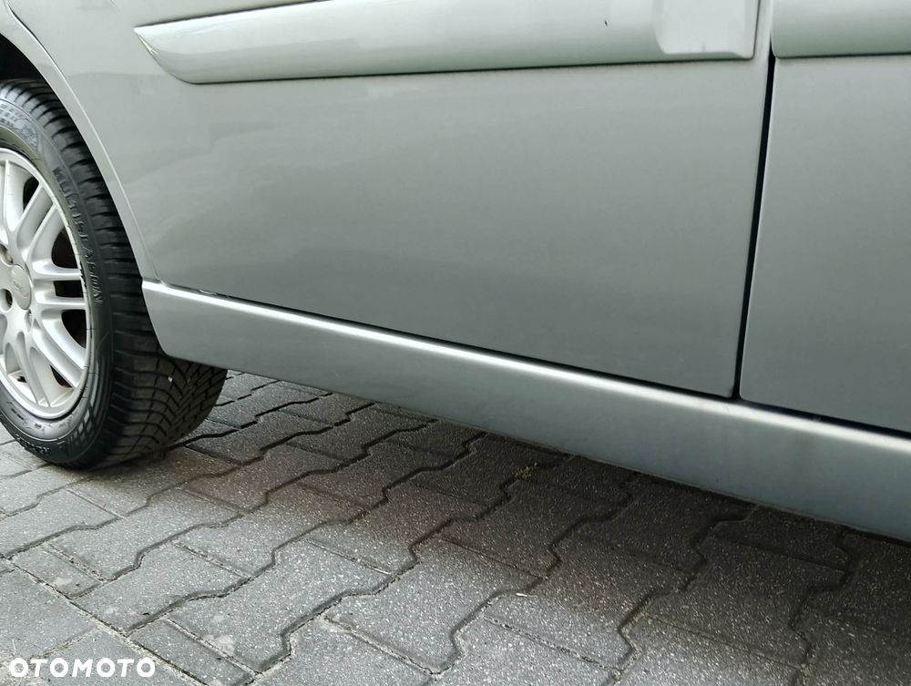 Ford Focus Ghia - 15
