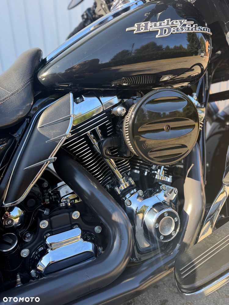 Harley-Davidson Touring Street Glide - 2