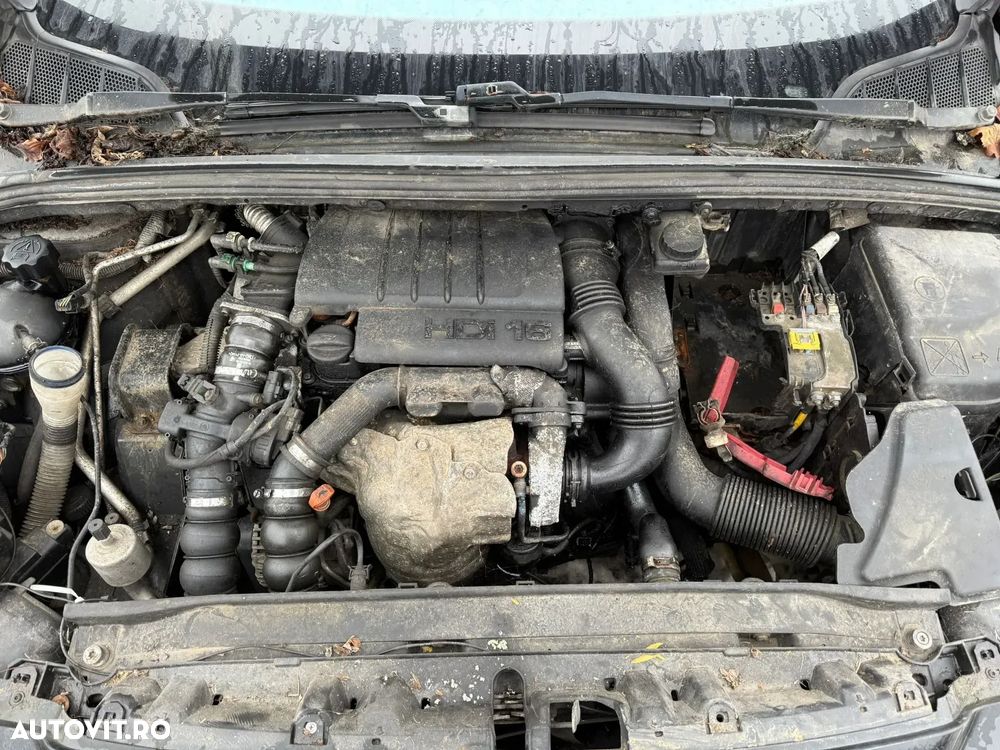 Dezmembrez Peugeot 307 negru 2007 1,6 HDI - 5