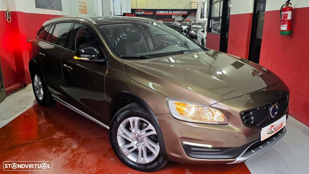 Volvo V60 Cross Country 2.0 D3 Momentum - 2