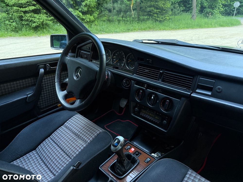 Mercedes-Benz W201 (190) - 21