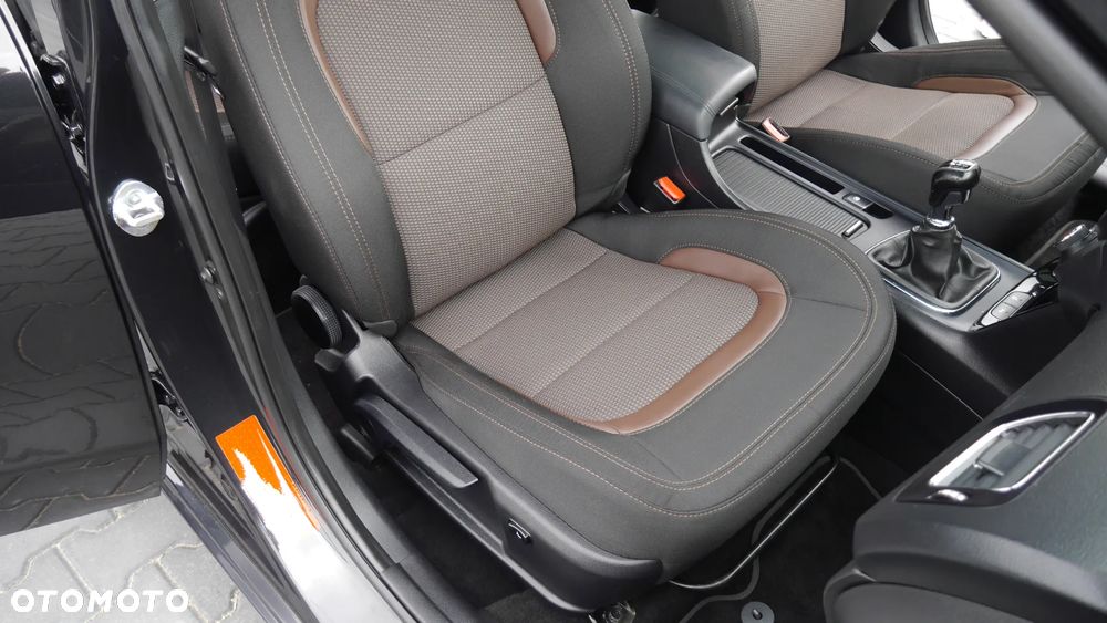 Kia Ceed 1.6 GDI ISG Platinum Edition - 36
