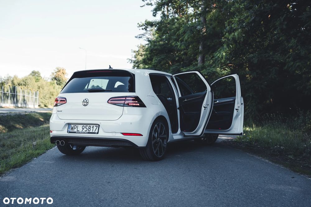 Volkswagen Golf - 2