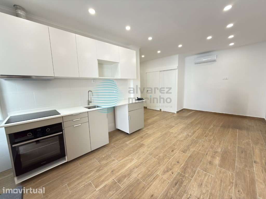 Apartamento T2, no centro de Torres Vedras - Grande imagem: 2/15