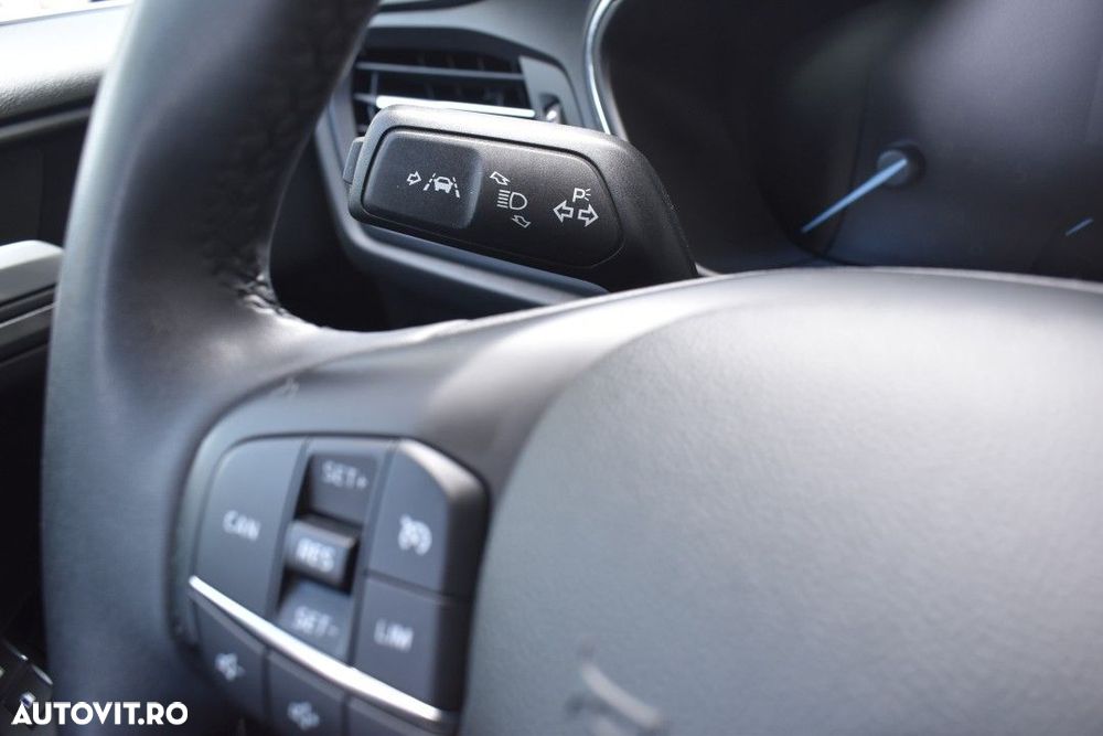 Ford Focus - 32