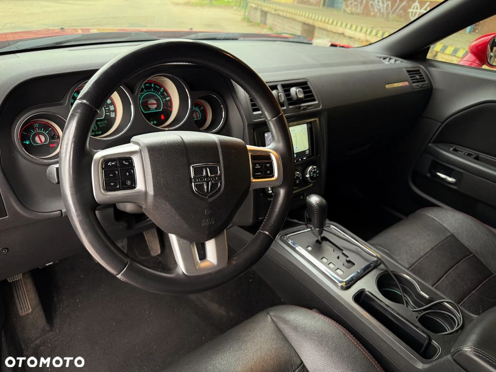 Dodge Challenger - 11