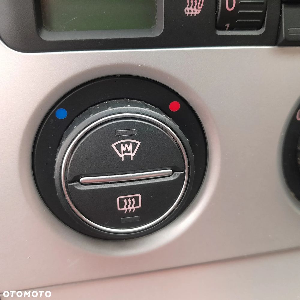 Volkswagen Passat - 11