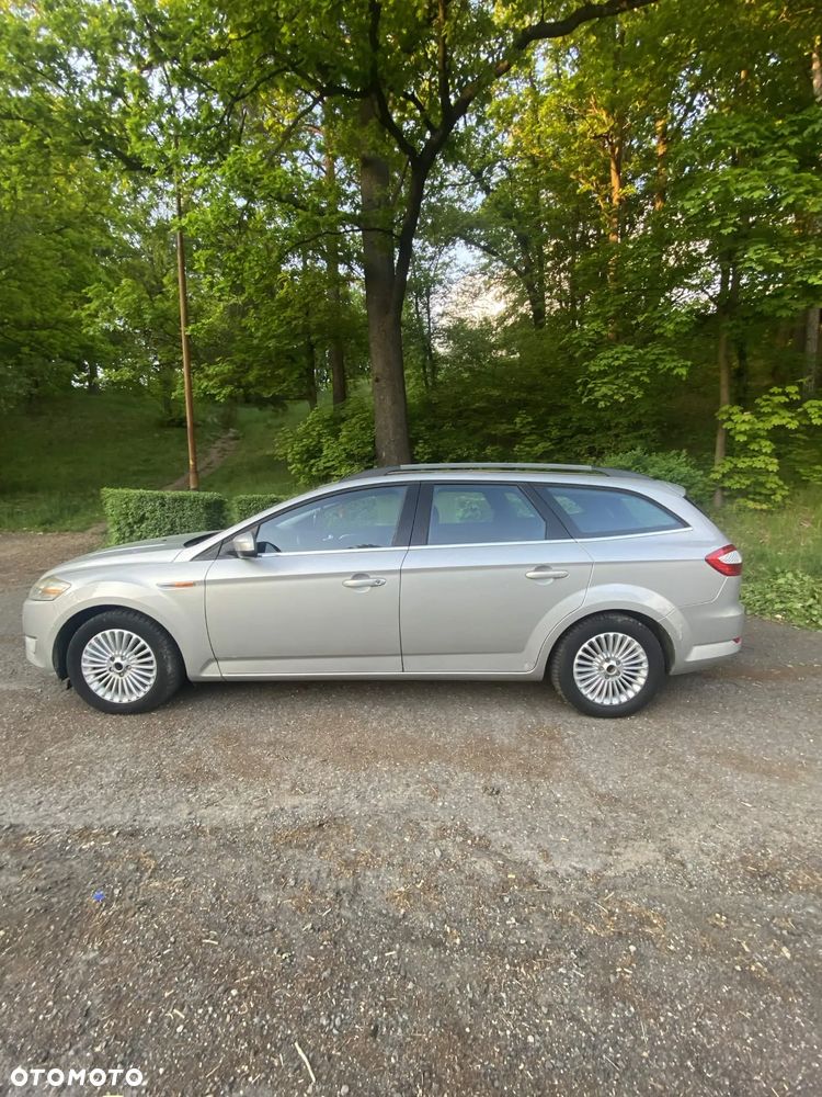 Ford Mondeo 2.0 Ghia - 11