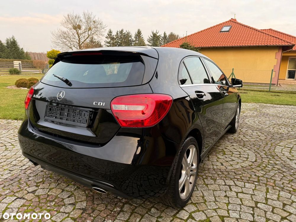 Mercedes-Benz Klasa A 180 d Activity Edition - 9