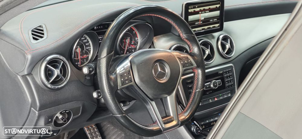 Mercedes-Benz CLA 45 AMG 4Matic 7G-DCT - 24