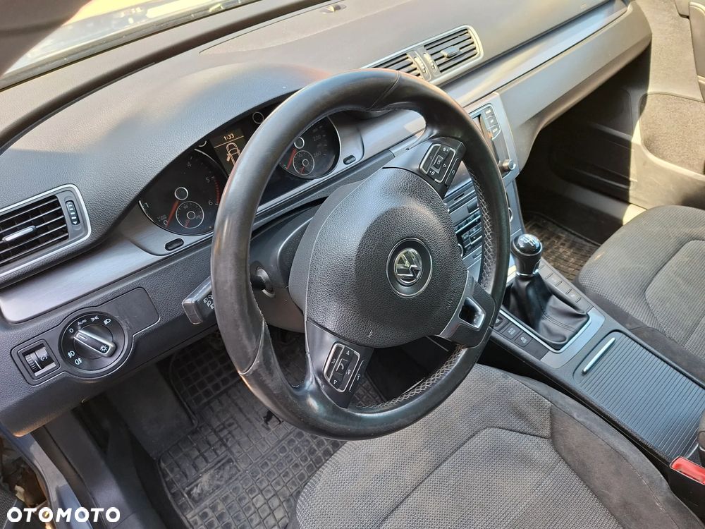 Volkswagen Passat 2.0 TDI DPF Comfortline - 19