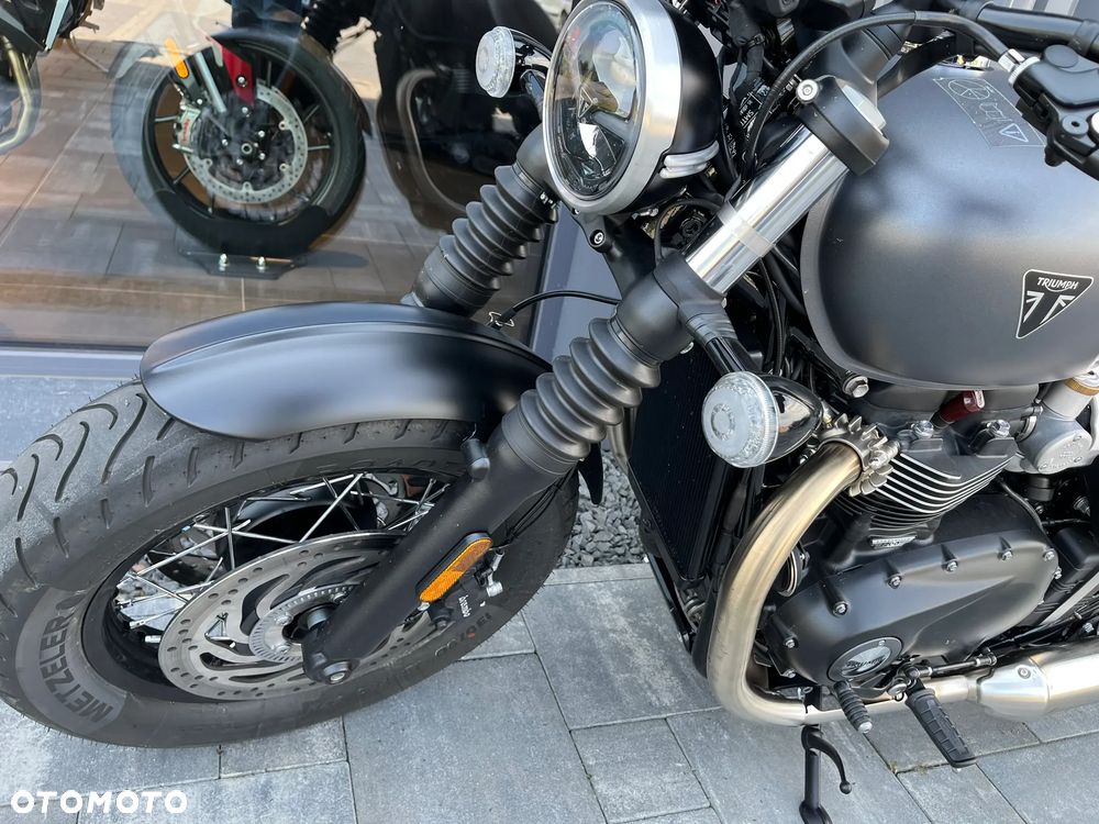 Triumph Bonneville Bobber - 5