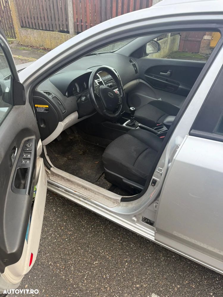 Dezmembrez Kia Ceed SW 1.6 d - 6