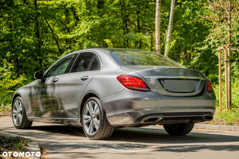 Mercedes-Benz Klasa C 300 4Matic 9G-TRONIC - 2