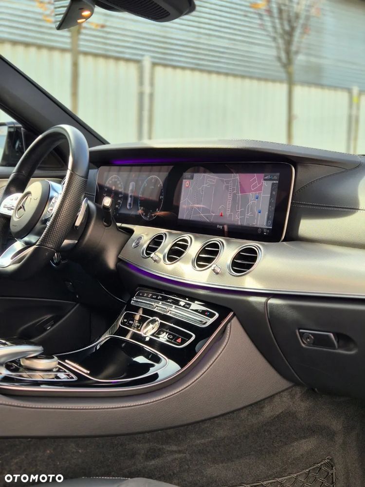 Mercedes-Benz Klasa E 220 d 4-Matic 9G-TRONIC - 32