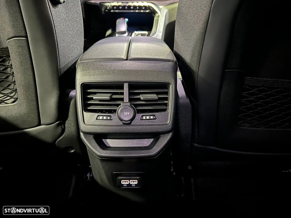 Peugeot 3008 1.6 Hybrid GT Pack e-EAT8 - 31