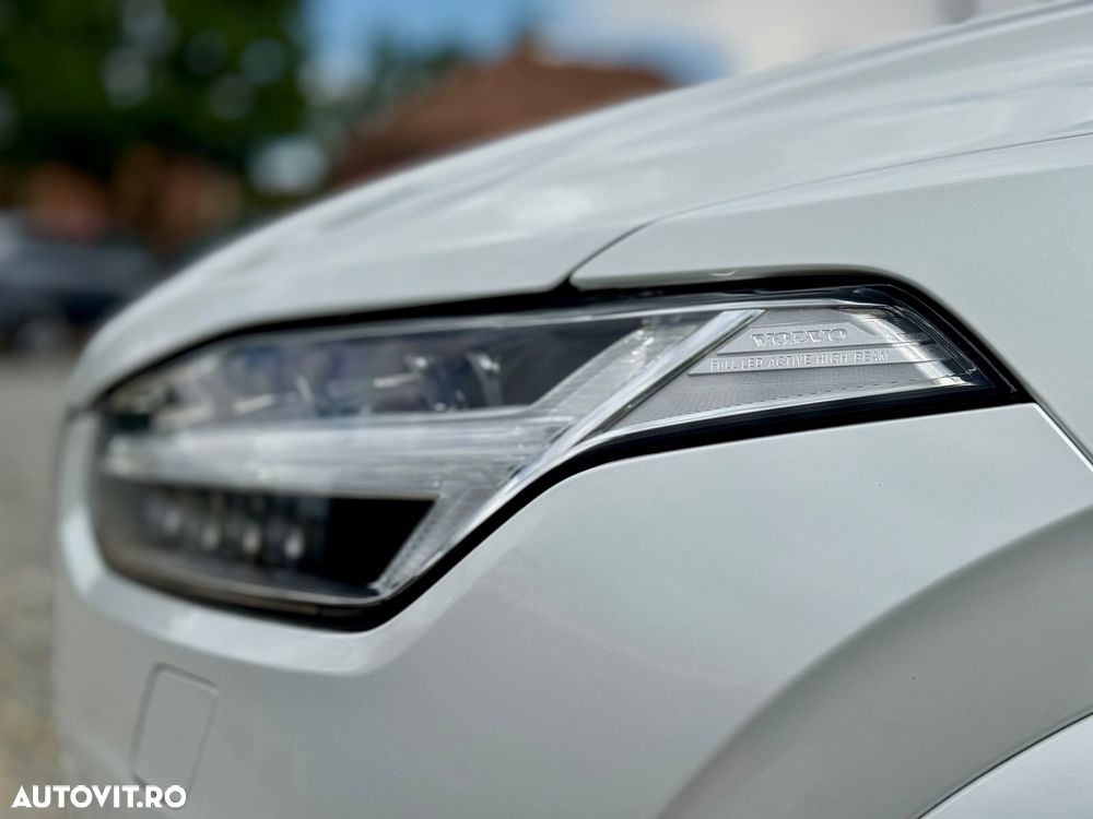 Volvo XC 90 T8 AWD Recharge Geartronic Inscription Edition - 19