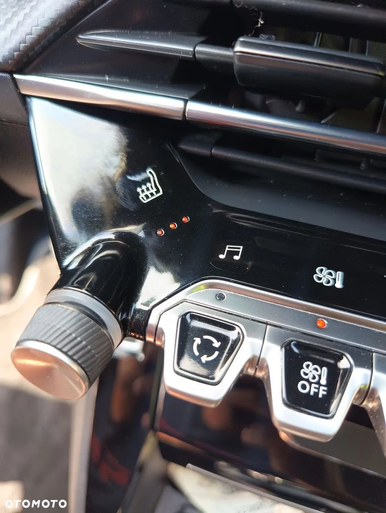 Peugeot 2008 PureTech 155 EAT8 GT - 6