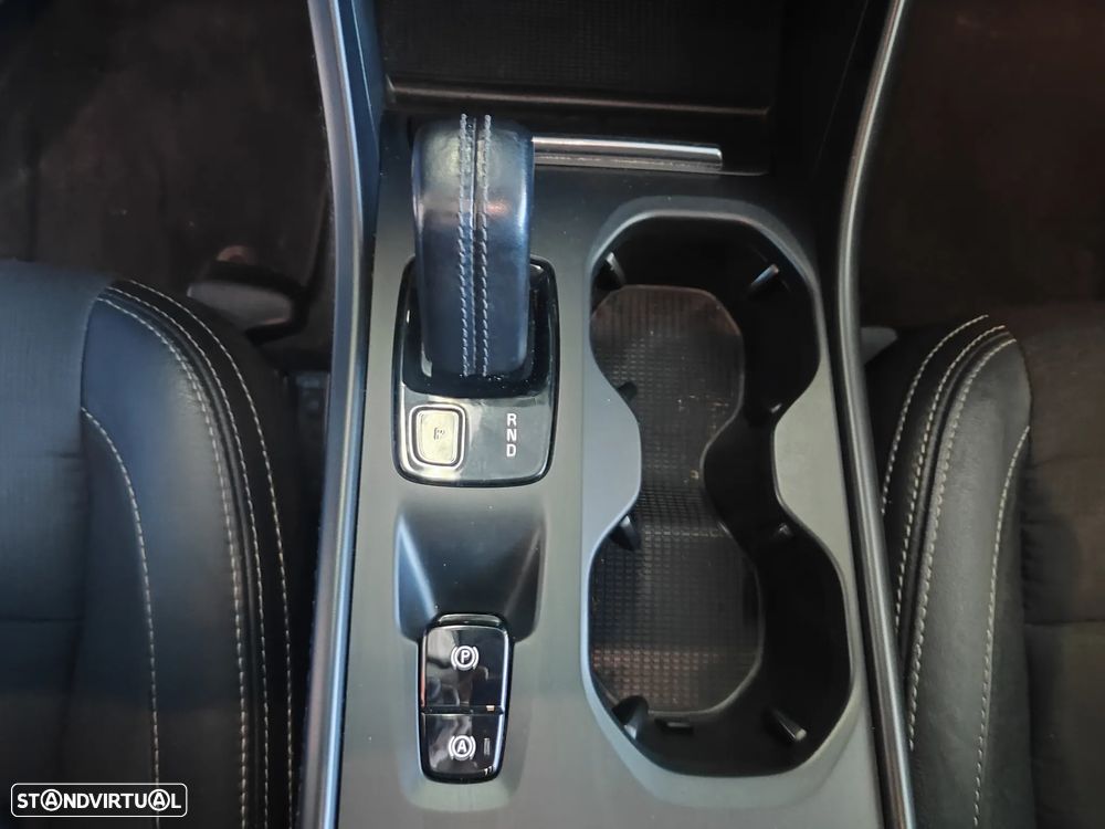 Volvo XC 40 2.0 D3 Momentum Geartronic - 34