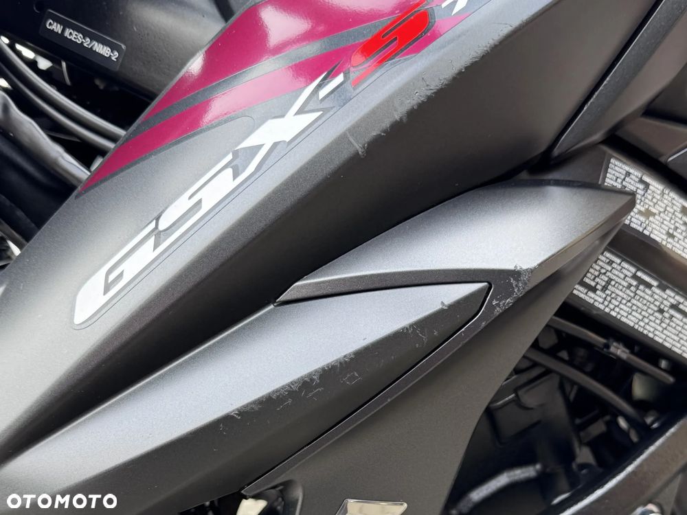 Suzuki GSX - 12