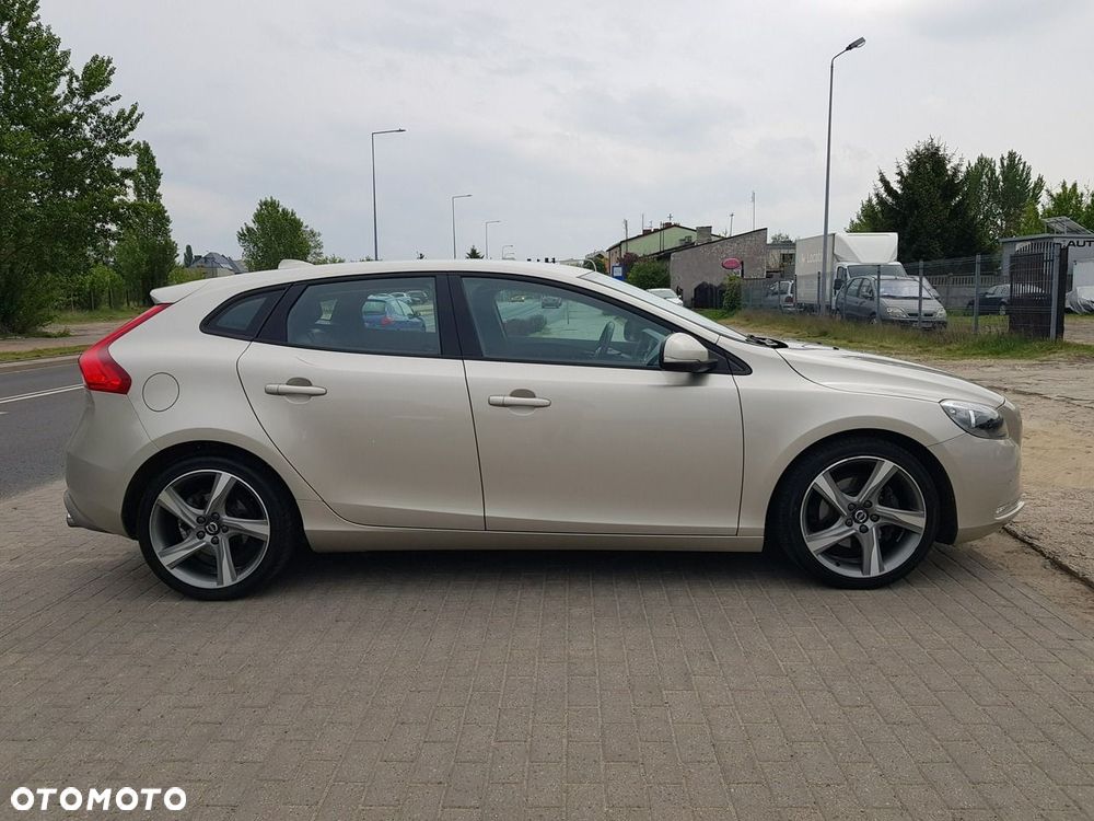 Volvo V40 T2 Momentum - 4