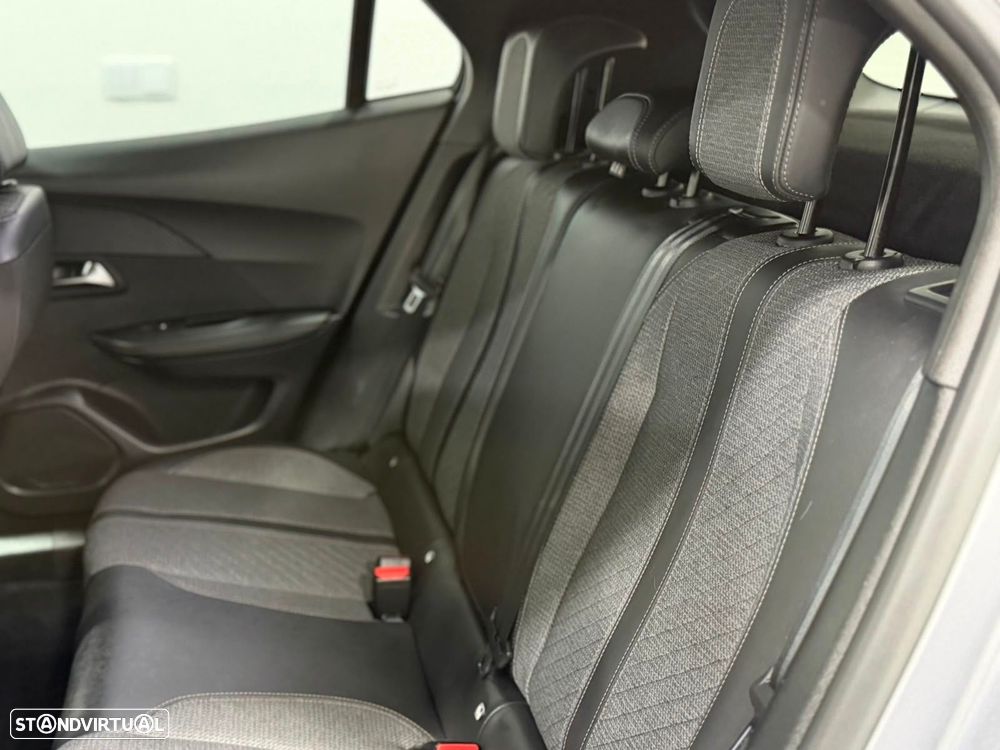 Peugeot 2008 1.2 PureTech Allure EAT8 - 5