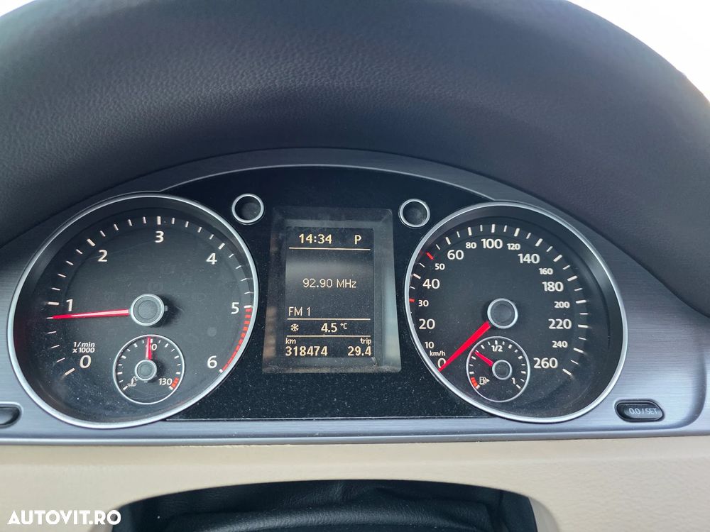 Volkswagen Passat Variant 2.0 TDI BlueMotion Technology DSG Comfortline - 16