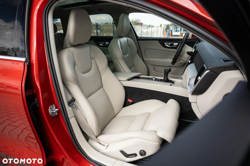 Volvo V60 D3 Drive-E Momentum - 24