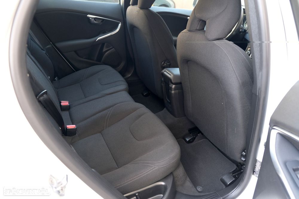 Volvo V40 2.0 D2 Momentum - 16