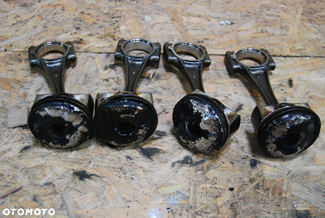 TŁOKI Z KORBOWODEM MAZDA CX3 2.0 PE01MC KOMPLET - 2