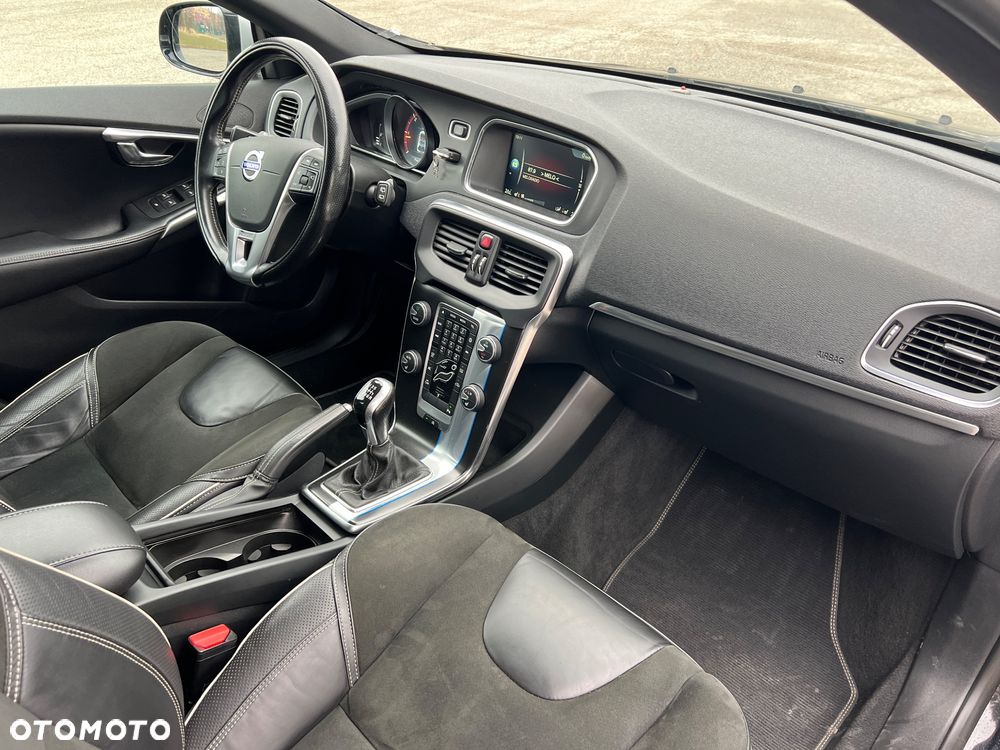 Volvo V40 D3 R Design - 27