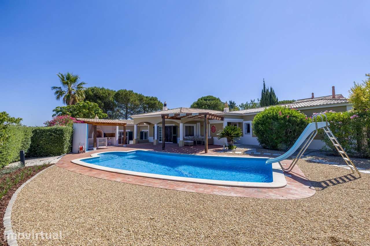 MORADIA V4 COM PISCINA PARA VENDA NO BOAVISTA GOLF - Grande imagem: 4/40