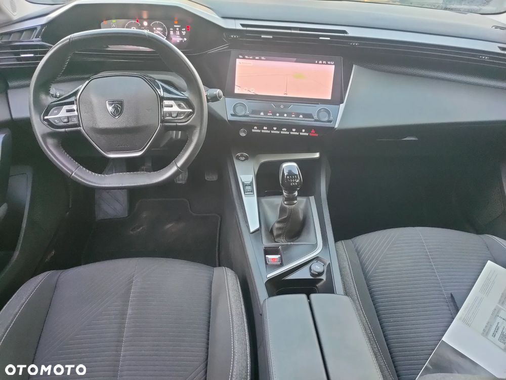 Peugeot 308 - 8