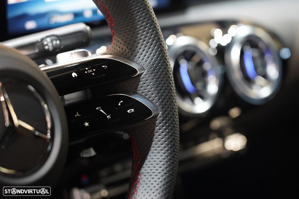 Mercedes-Benz A 250 ver-e-8g--dct-edition-amg-line - 11