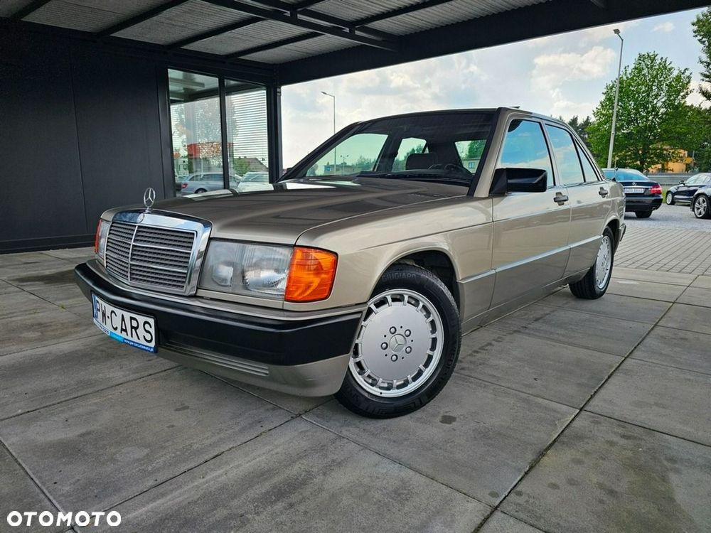Mercedes-Benz W201 (190) - 1