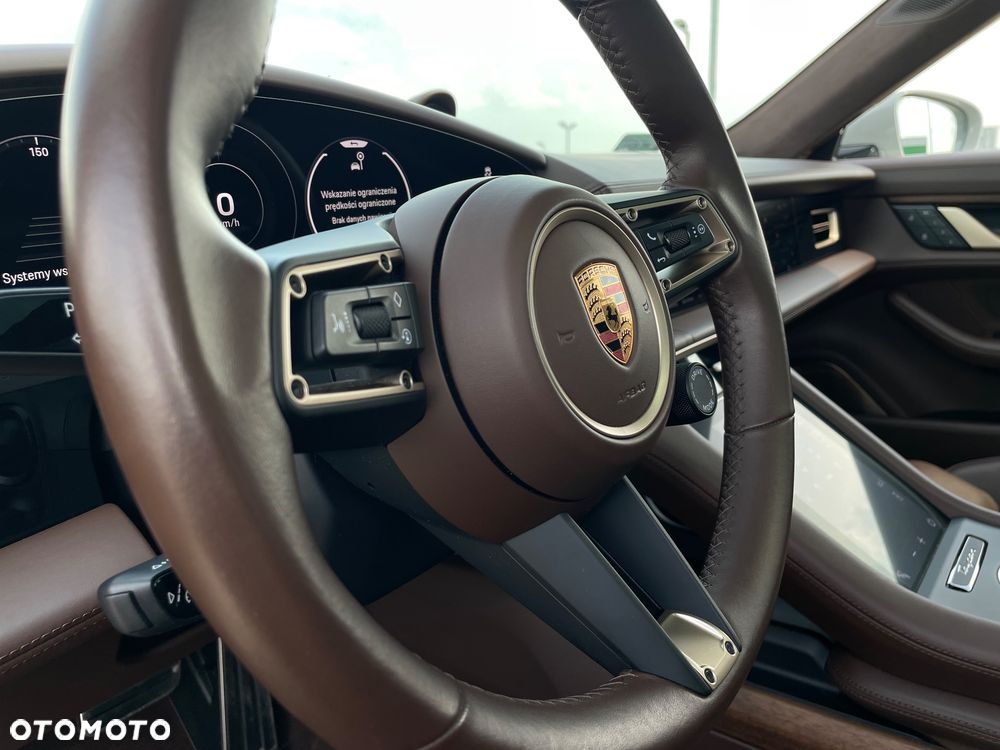Porsche Taycan Turbo - 29