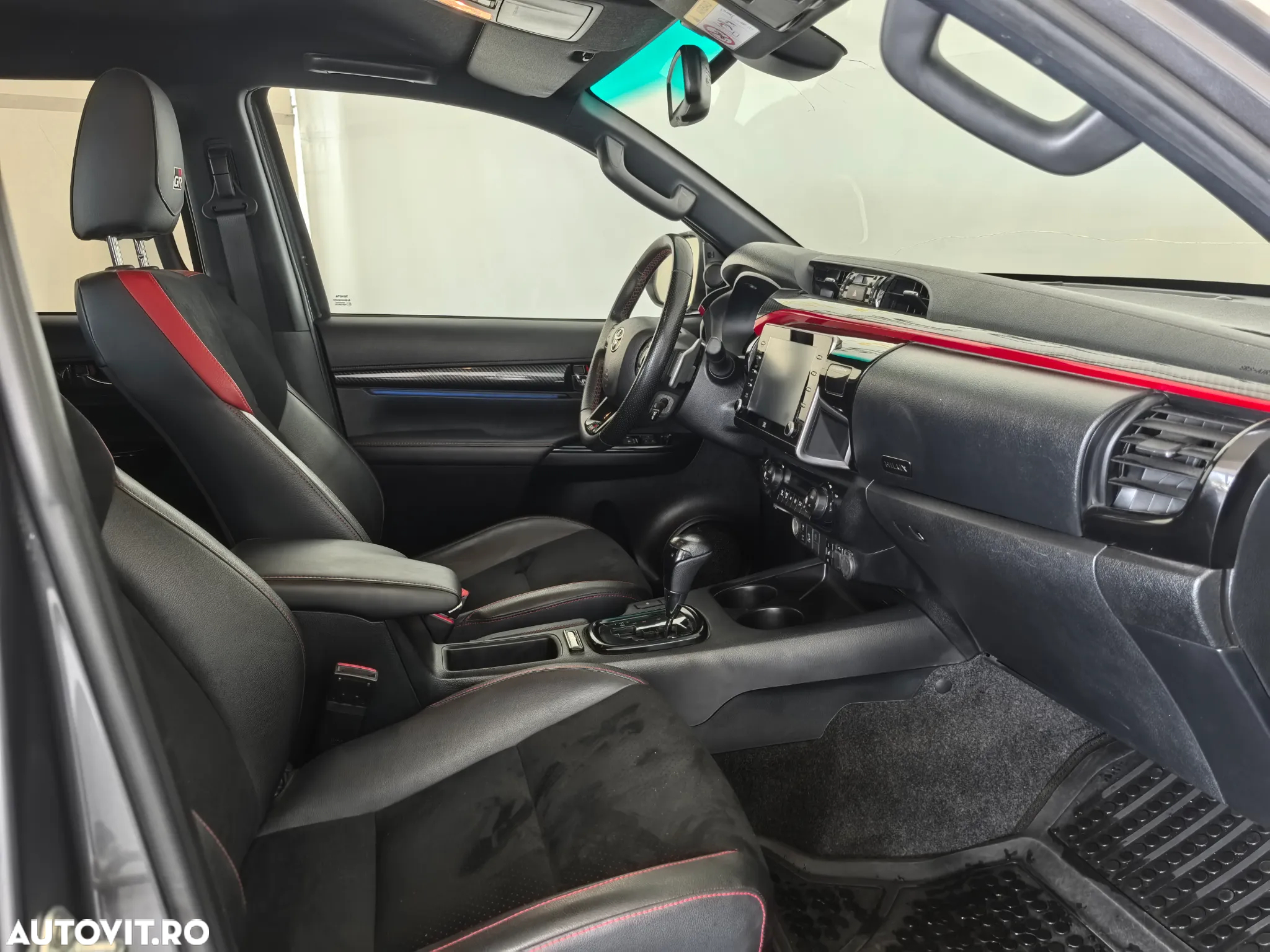 Toyota Hilux 2.8D 204CP 4x4 Double Cab AT GR Sport - 26