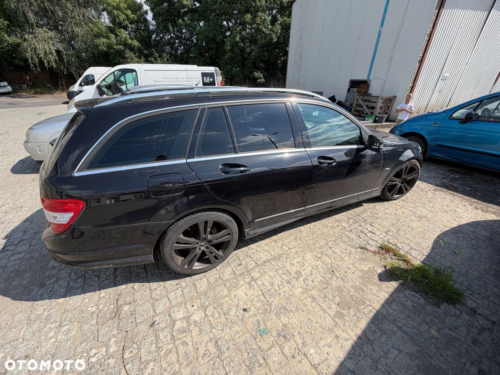 Mercedes-Benz Klasa C 350 CDI BlueEff Avantgarde 4-Matic - 3