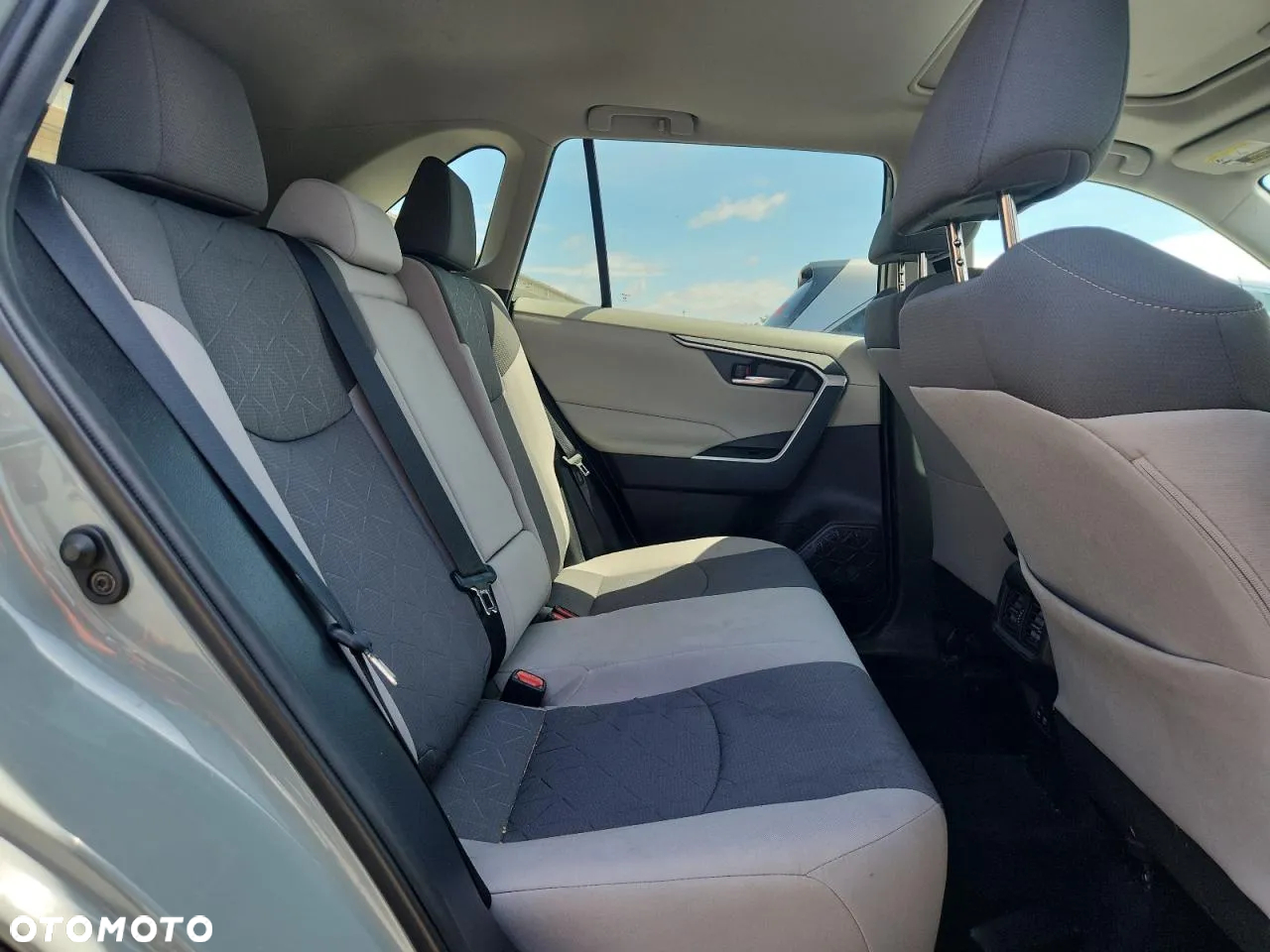 Toyota RAV4 - 9