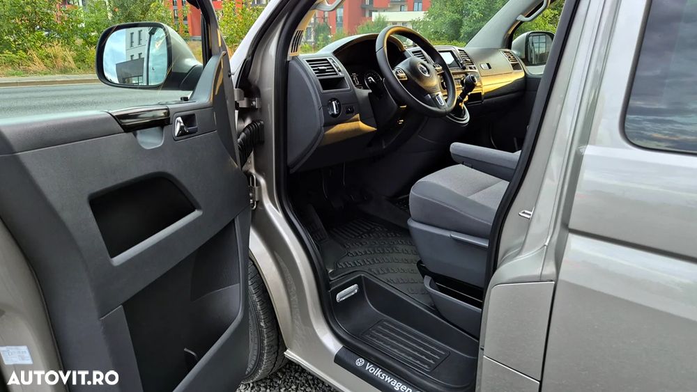 Volkswagen Caravelle - 12