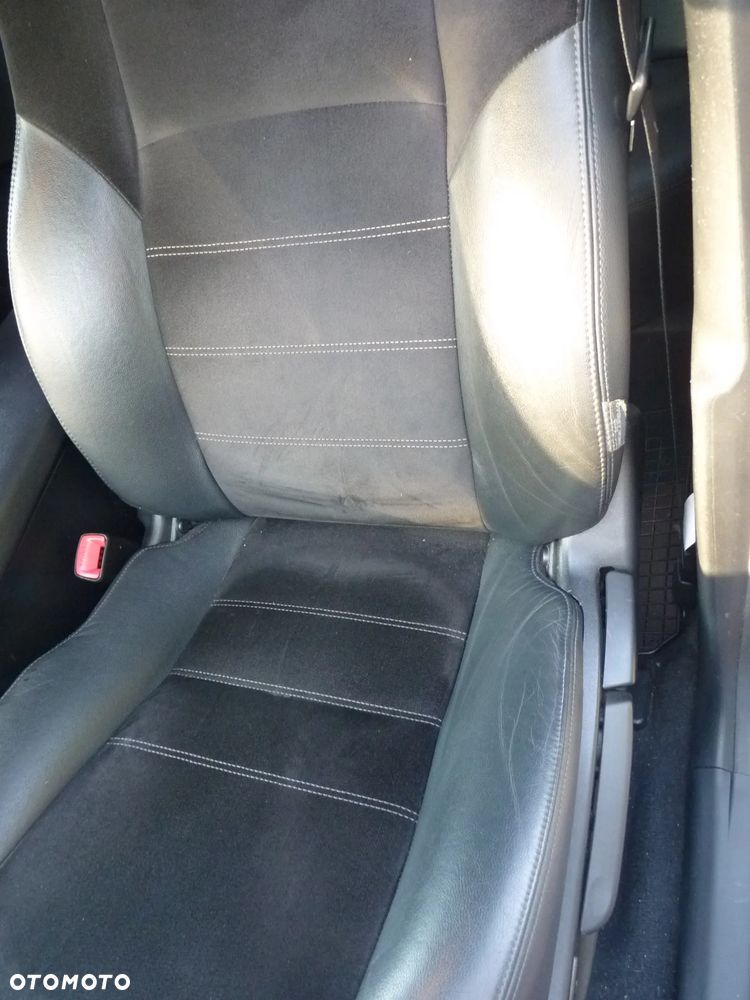 Toyota Avensis 1.8 Executive - 27