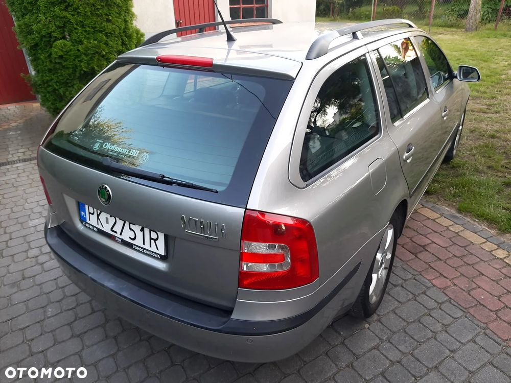 Skoda Octavia 1.6 Combi Style - 12
