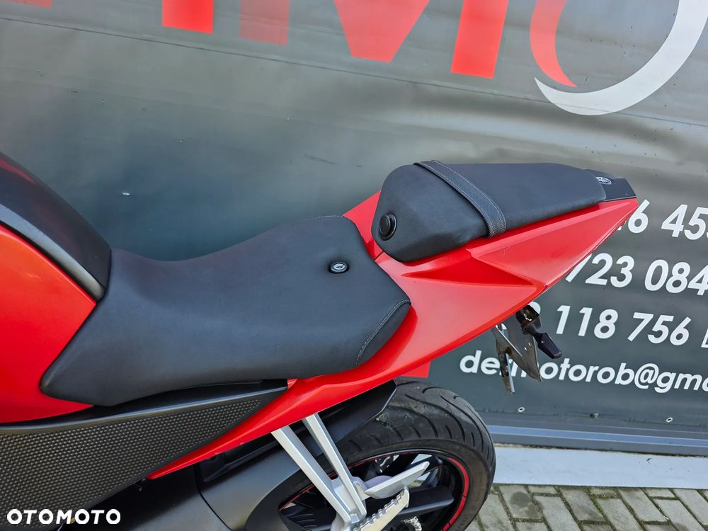 Yamaha YZF - 8