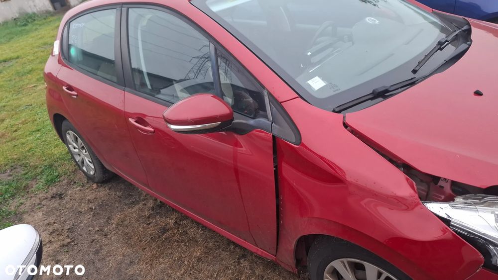 Peugeot 208 - 4
