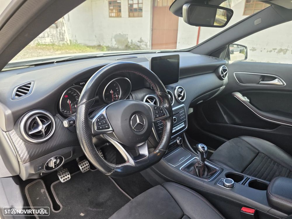 Mercedes-Benz A 200 d AMG Line - 13